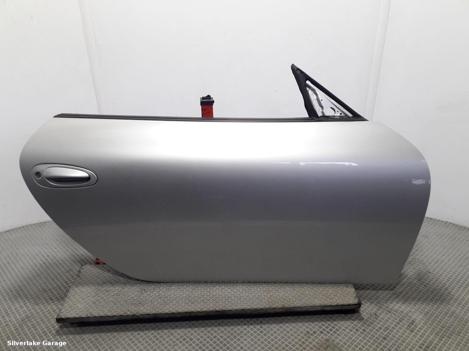 View Auto part R Front Door PORSCHE 911 1999