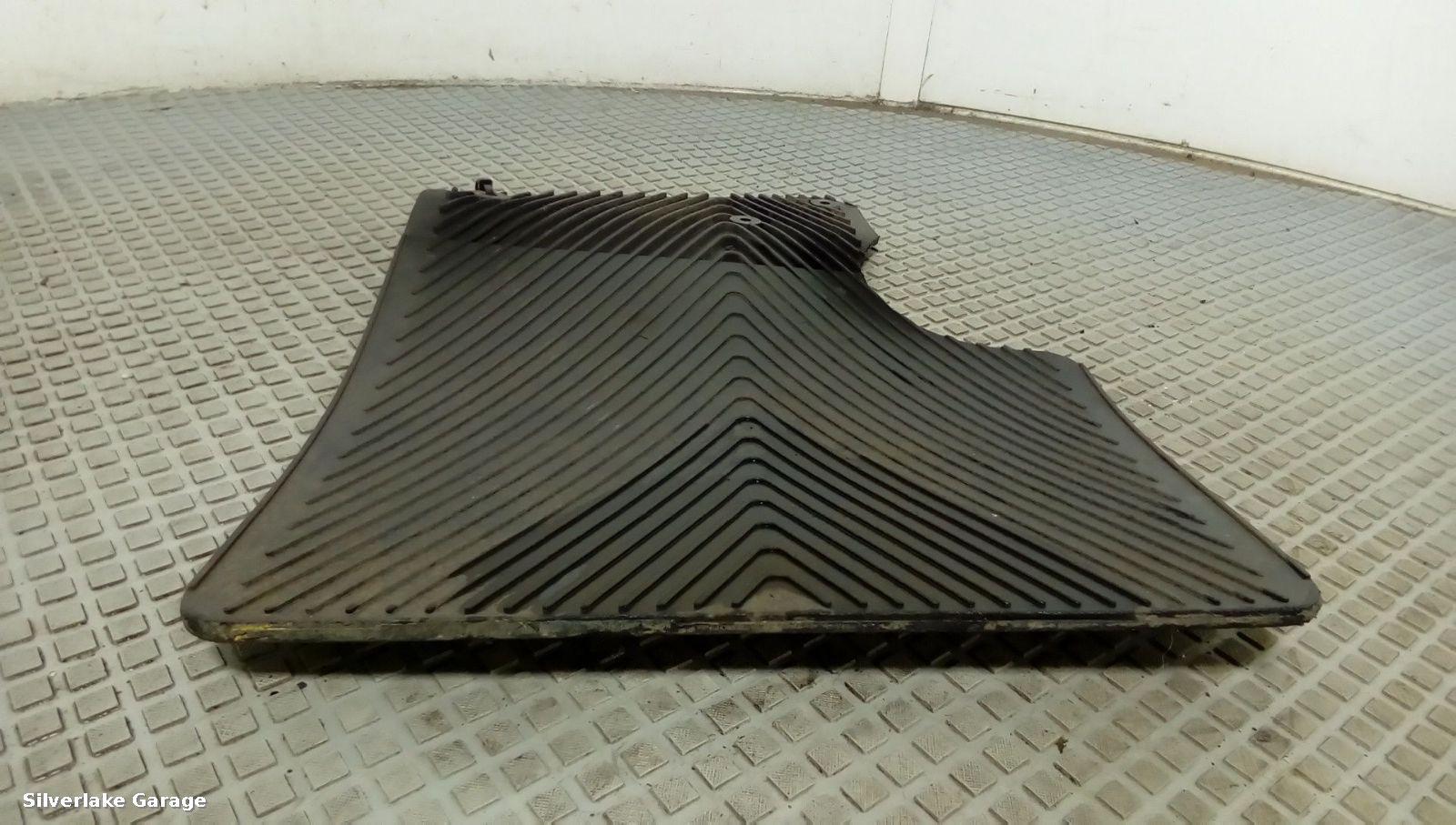 View Auto part Mud Flap LAND ROVER DEFENDER 2001