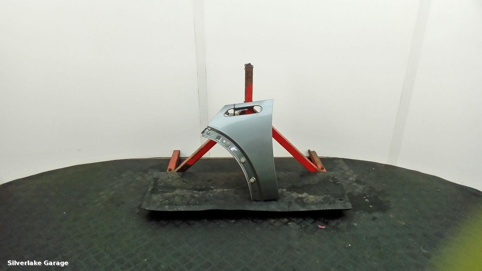 View Auto part L Wing MINI (BMW) MINI 2006