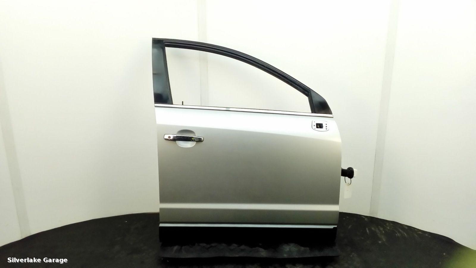 View Auto part R Front Door VAUXHALL ANTARA 2009