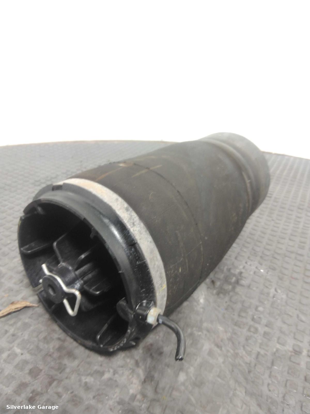 View Auto part LR Strut LAND ROVER RANGE ROVER 2018