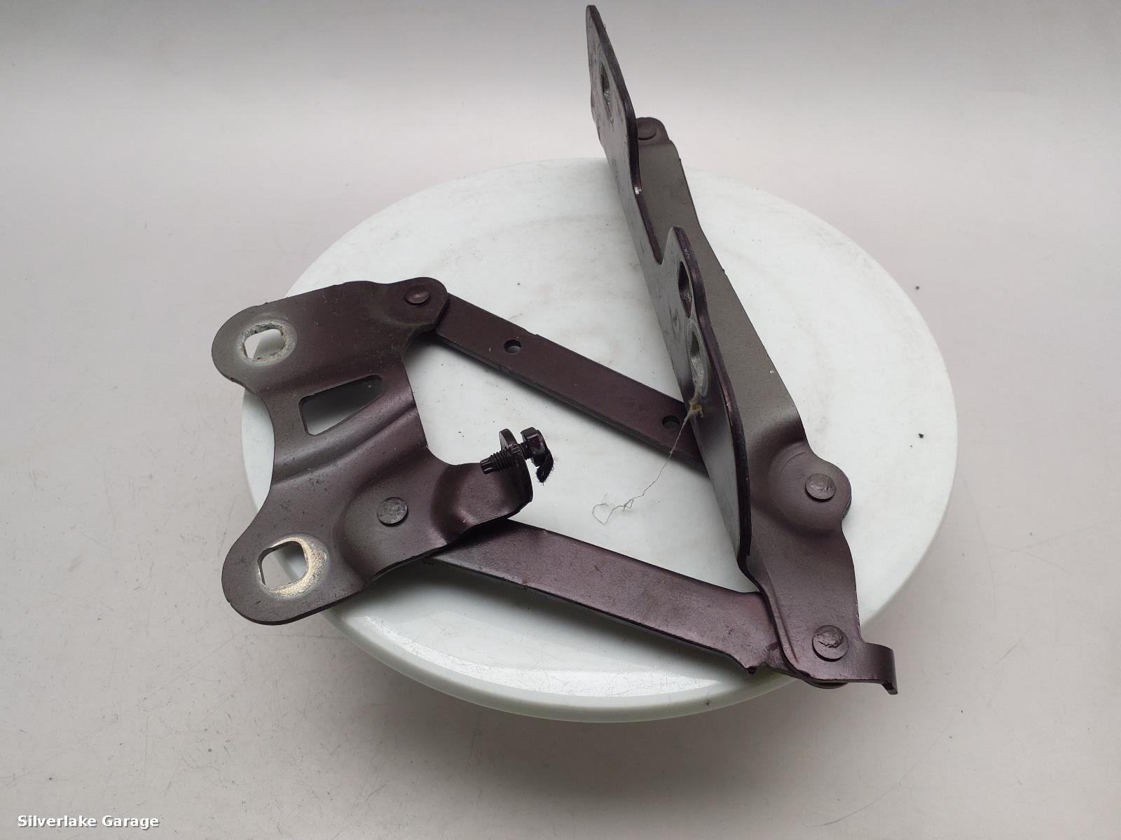 View Auto part Bonnet Hinge LAND ROVER RANGE ROVER 2018