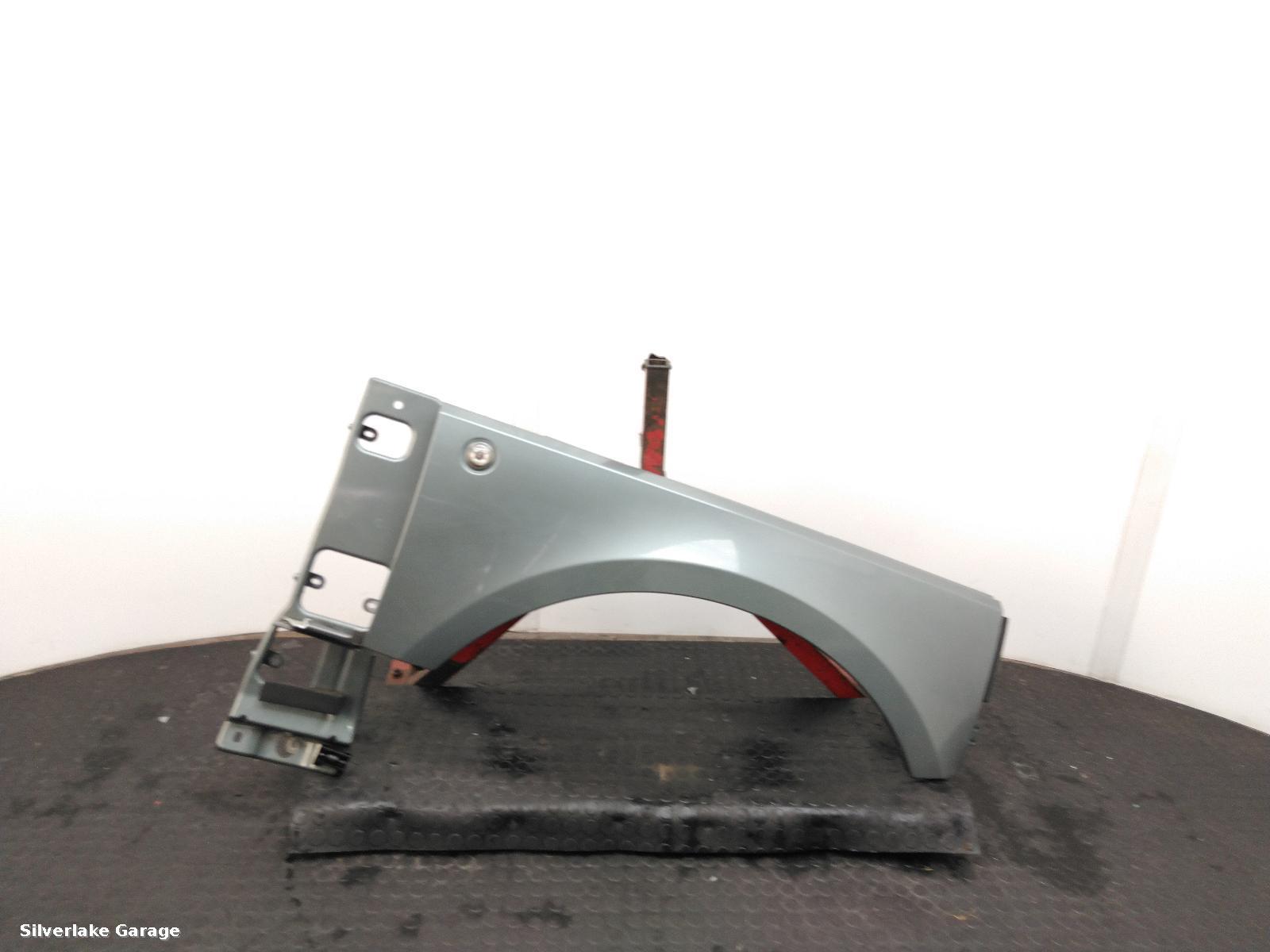 View Auto part R Wing LAND ROVER RANGE ROVER 2002