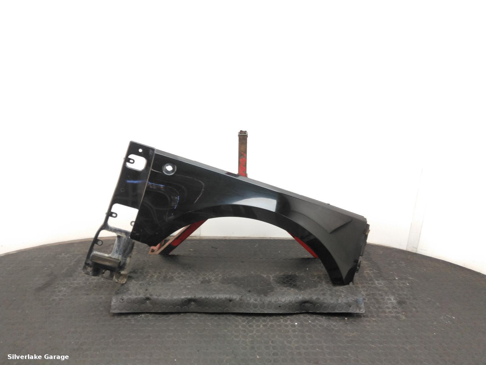 View Auto part R Wing LAND ROVER RANGE ROVER 2002