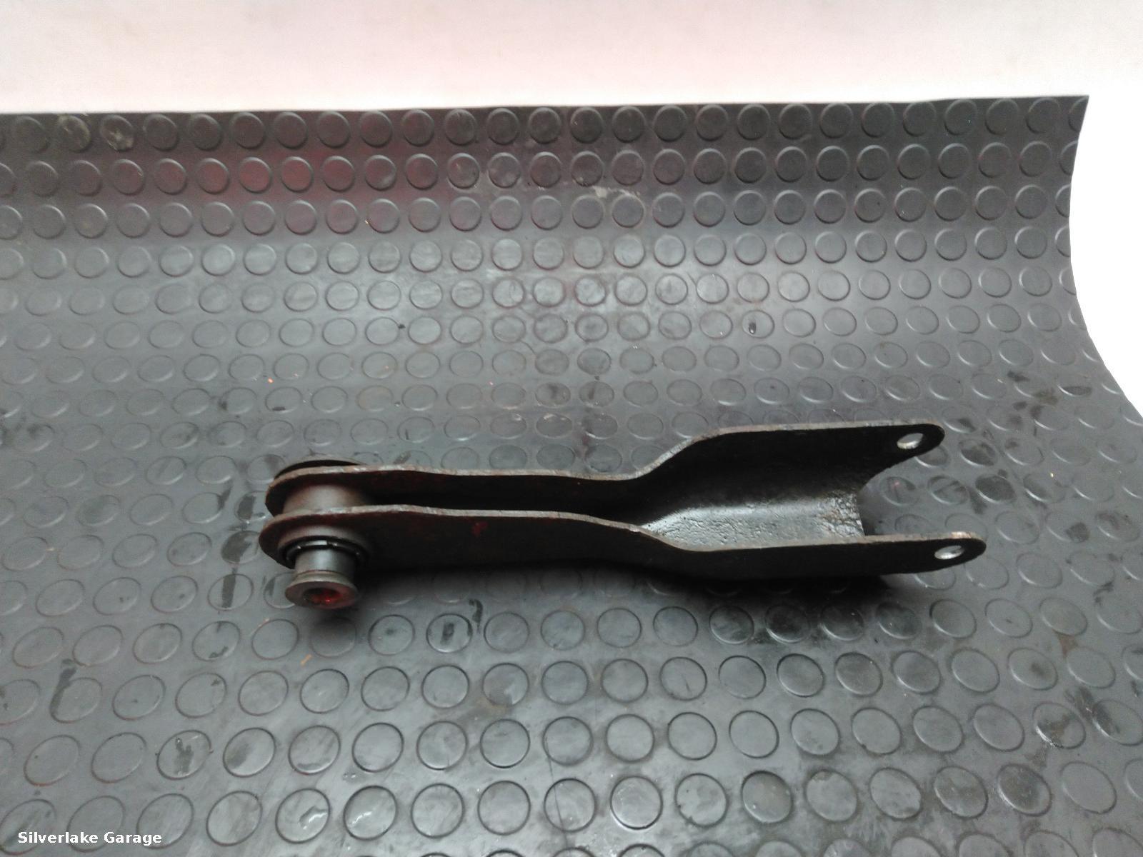 View Auto part R Rear Upper Control Arm LAND ROVER RANGE ROVER 2012
