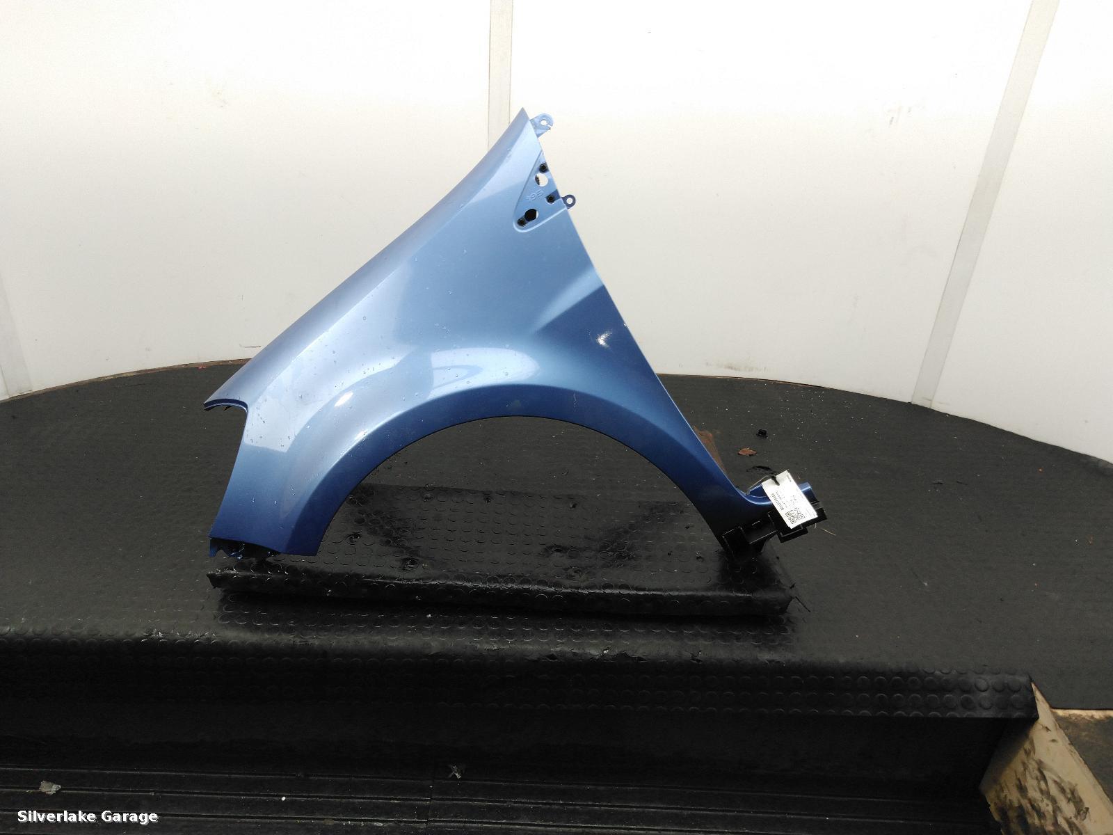View Auto part L Wing RENAULT CLIO 2009