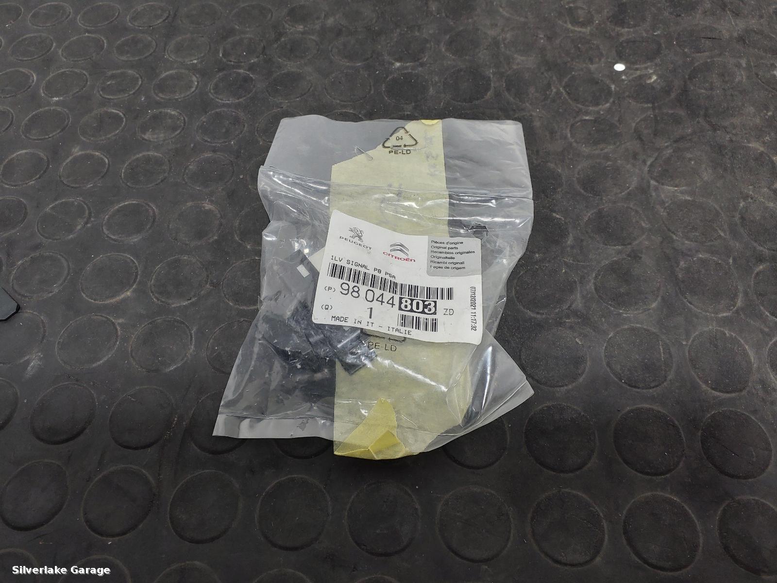 View Auto part Elect. Window Switch PEUGEOT 3008 2018