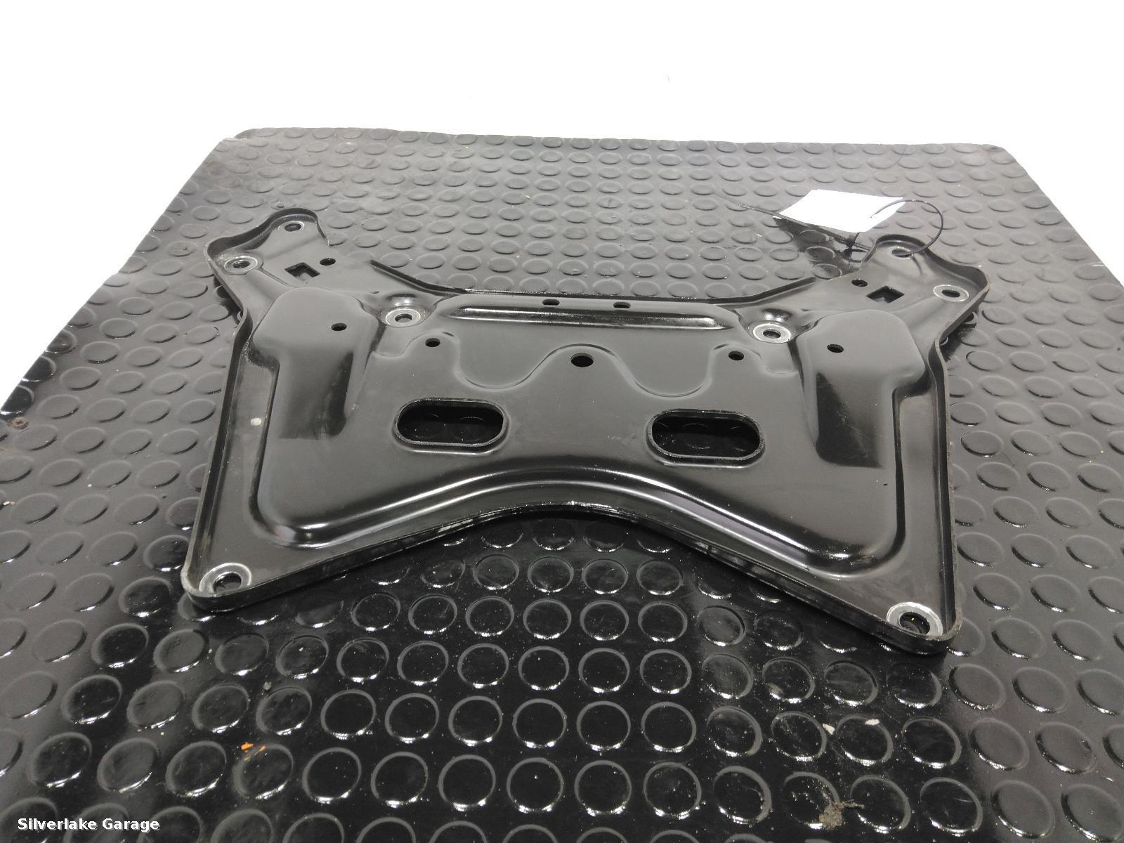 View Auto part Misc Bracket MERCEDES E CLASS 2011