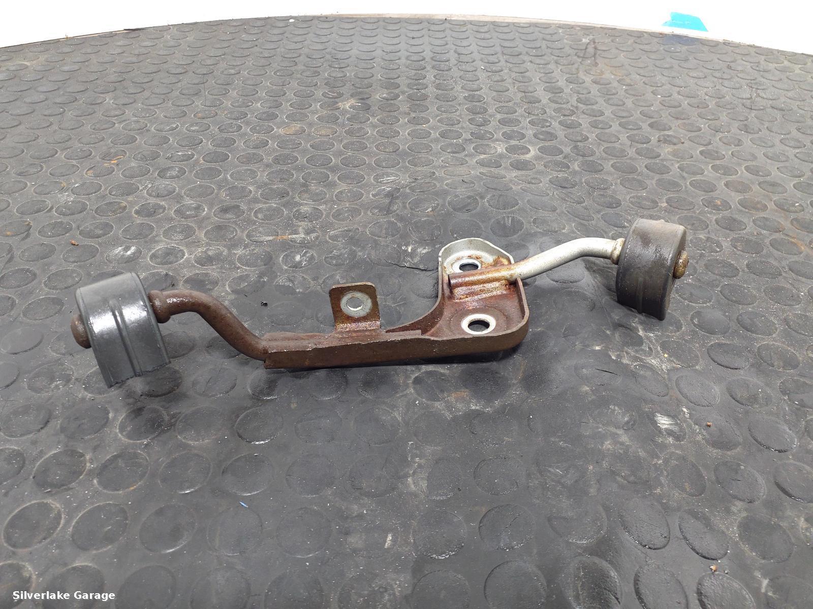 View Auto part Misc Bracket MERCEDES E CLASS 2011