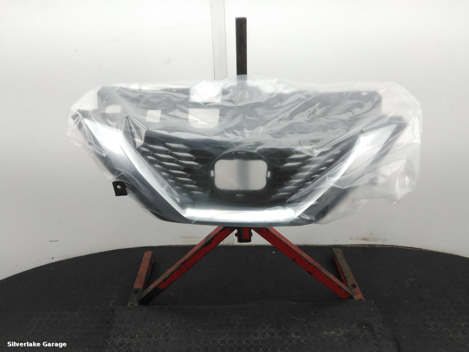 View Auto part Grille NISSAN QASHQAI 2018
