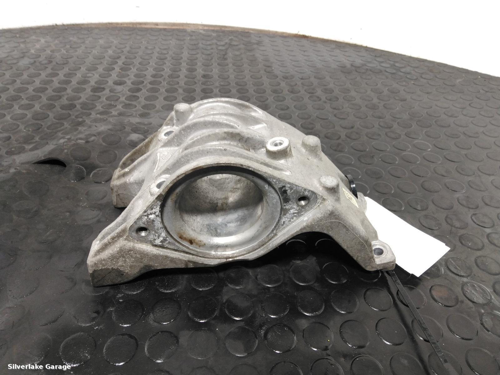 View Auto part Misc Bracket MERCEDES CLA 2015