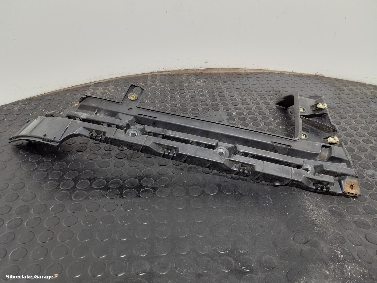 View Auto part REAR BUMPER BRACKET LAND ROVER RANGE ROVER 2018