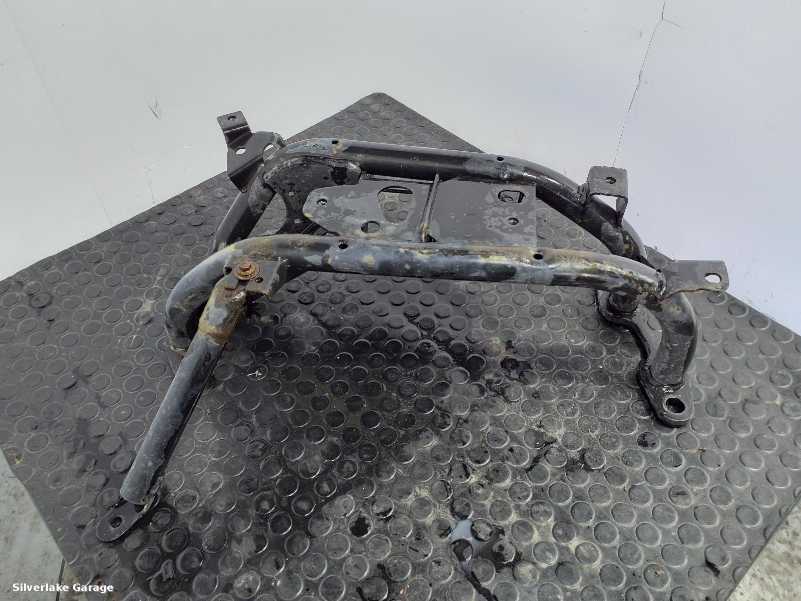 View Auto part Gearbox Crossmember LAND ROVER RANGE ROVER 2018