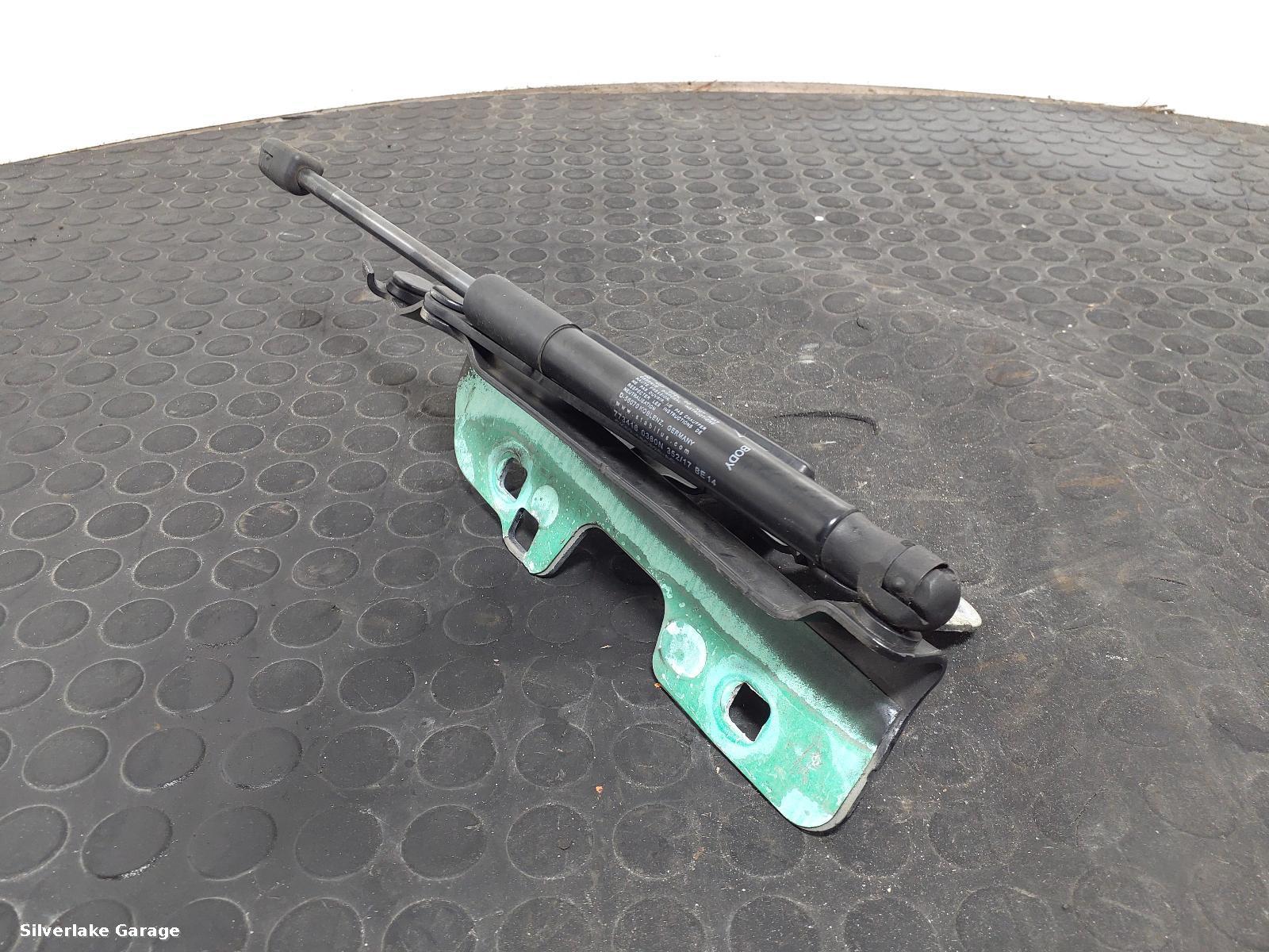 View Auto part Bonnet Hinge LAND ROVER RANGE ROVER 2018