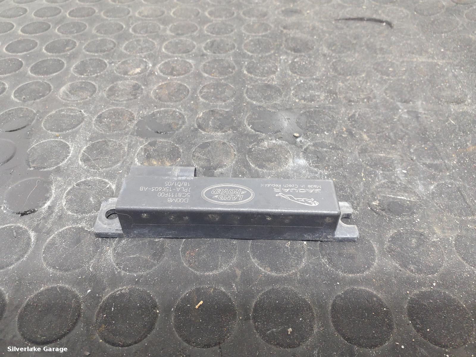 View Auto part Antenna LAND ROVER RANGE ROVER 2018
