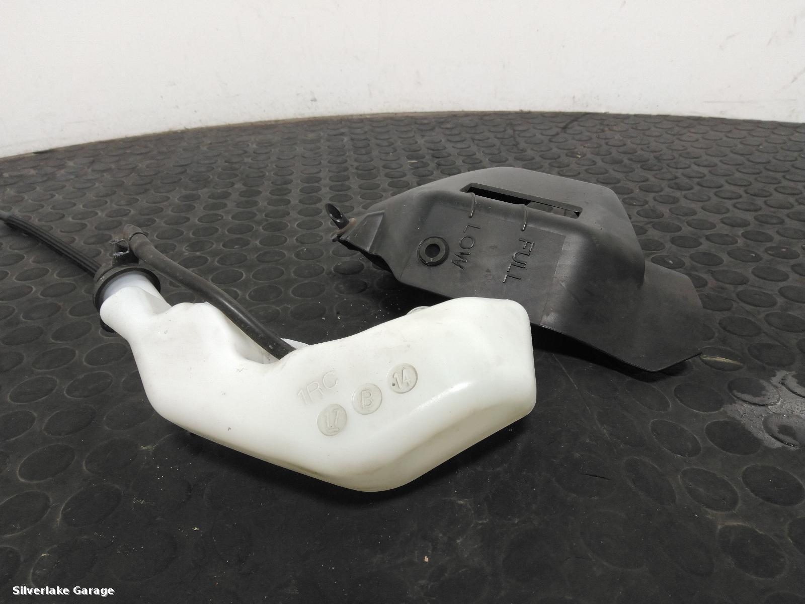 View Auto part Overflow Bottle YAMAHA XSR900 2017
