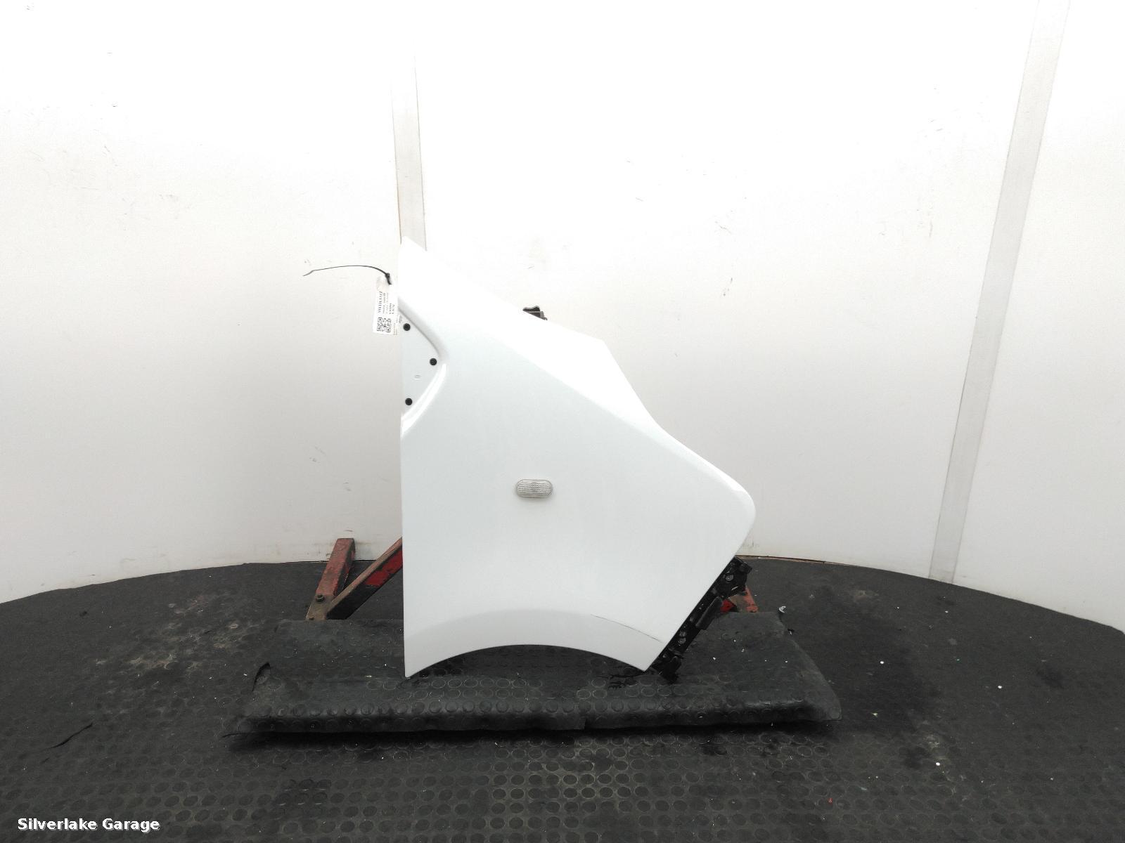 View Auto part R Wing VAUXHALL VIVARO 2016