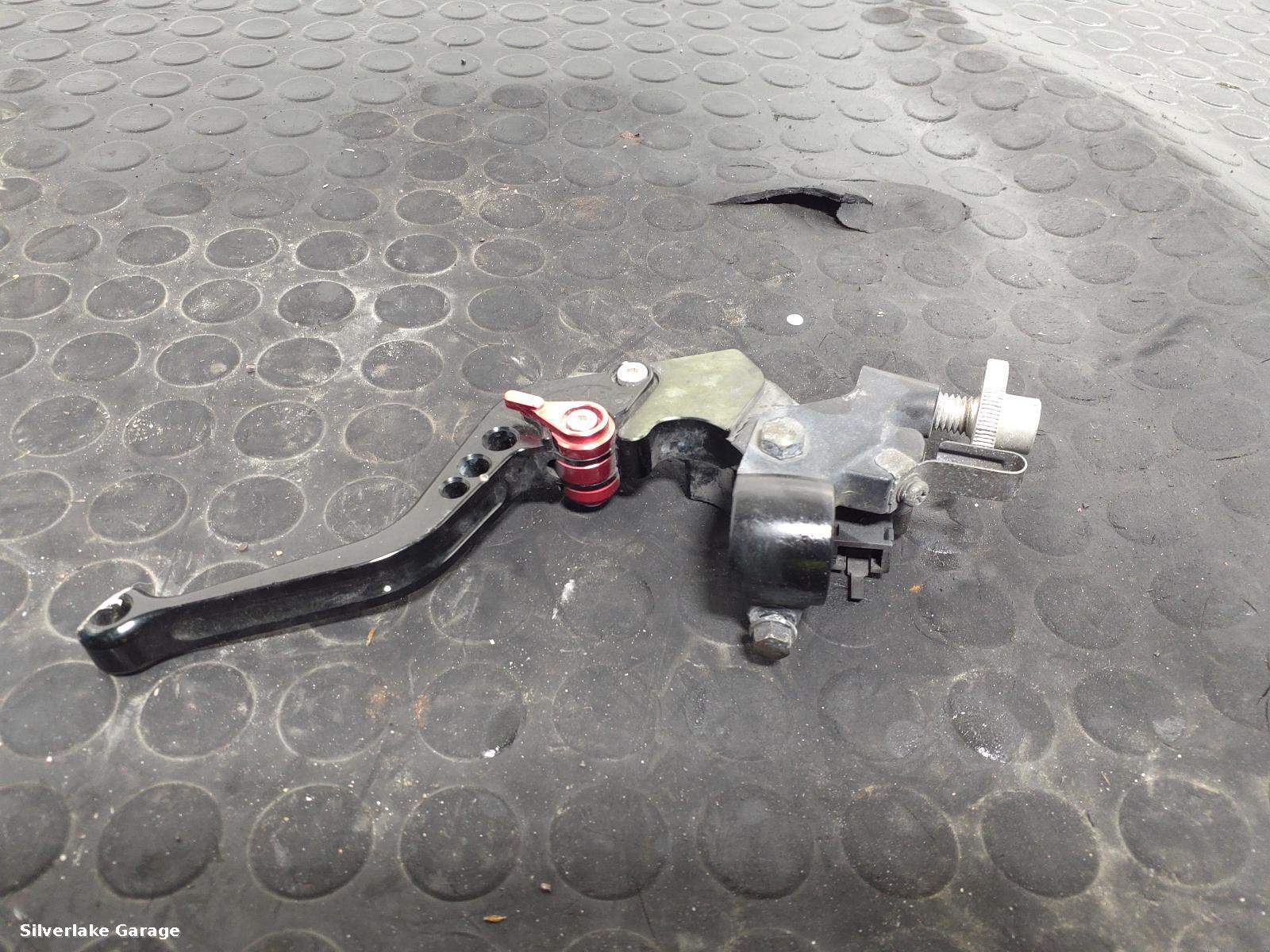 View Auto part Clutch Lever SUZUKI GSXR 600 K1 2001