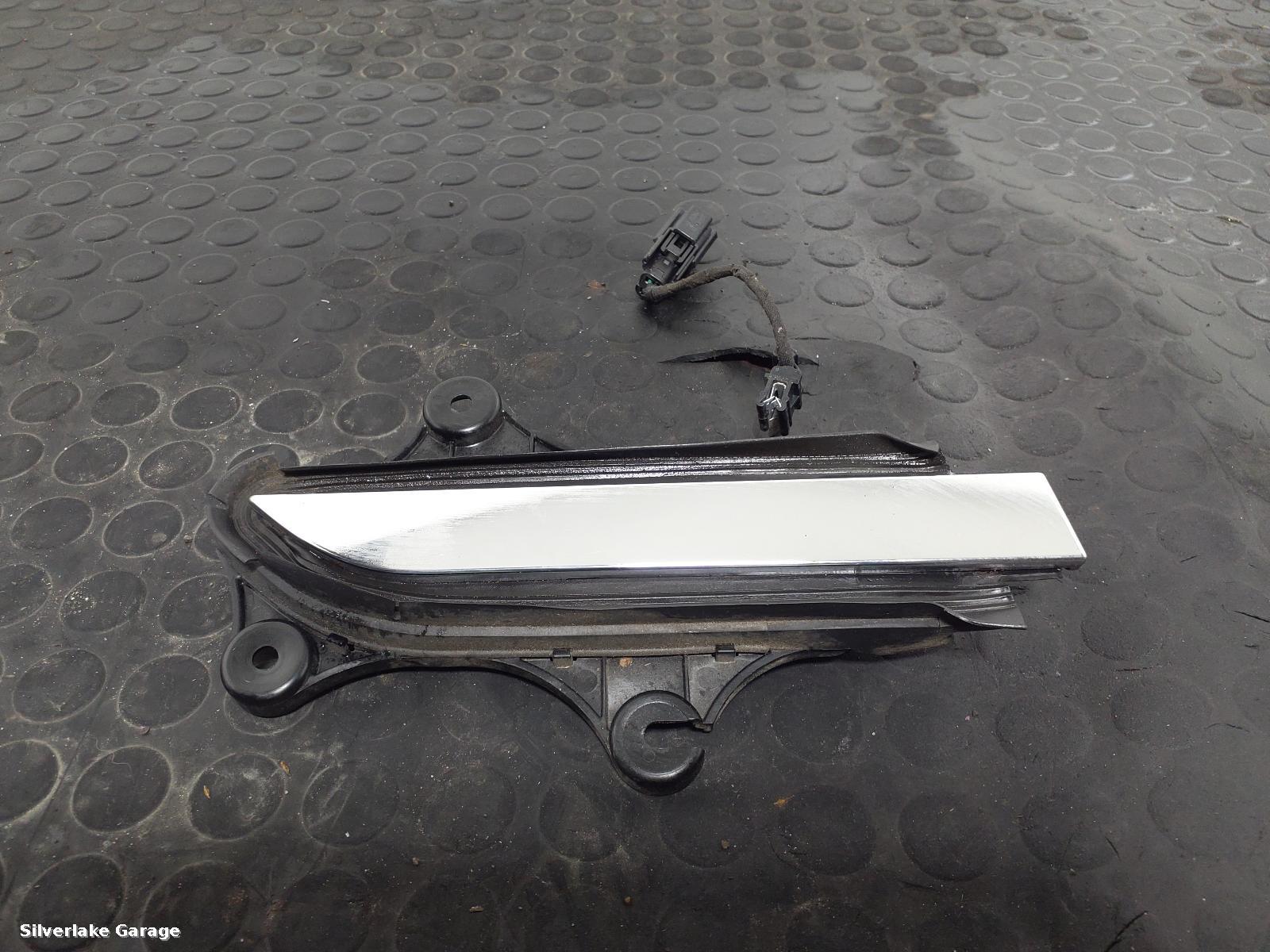 View Auto part Door Handle TESLA MODEL X 2020