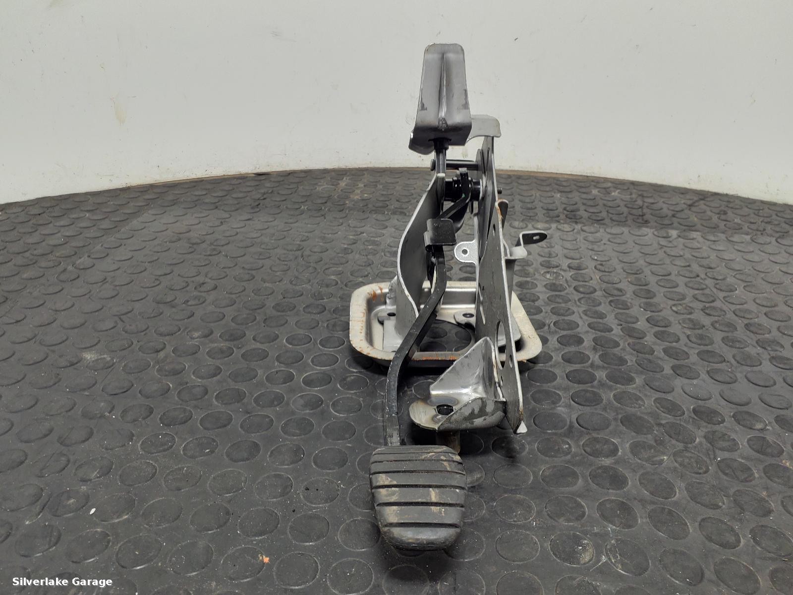 View Auto part Brake Pedal RENAULT CAPTUR 2020
