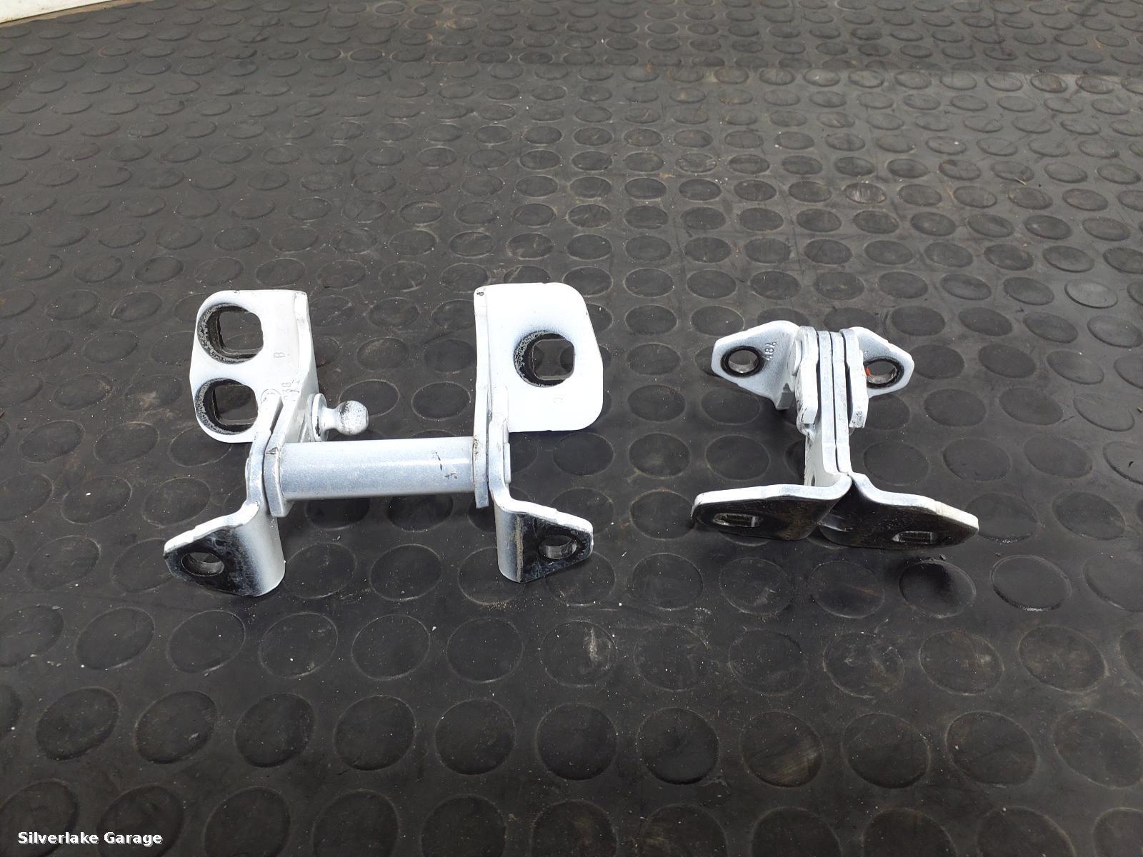 View Auto part Door Hinge TESLA MODEL X 2020