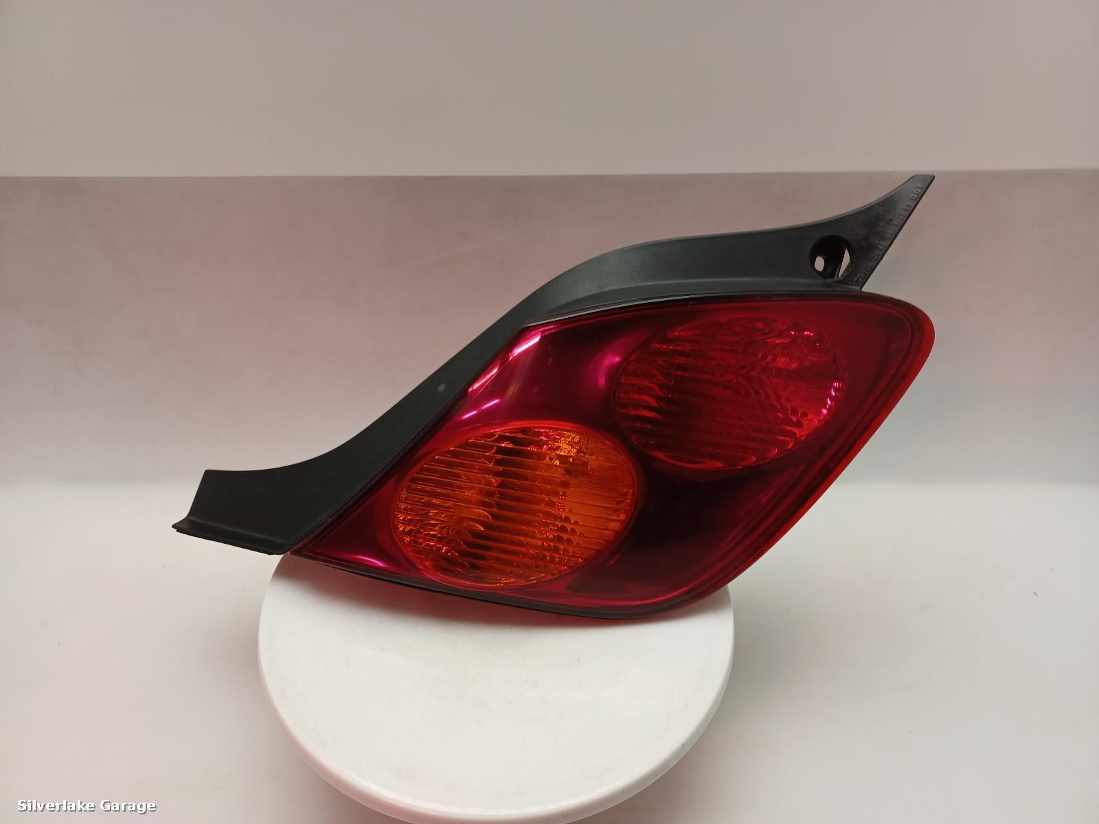 View Auto part L Taillight LEXUS SC 2001