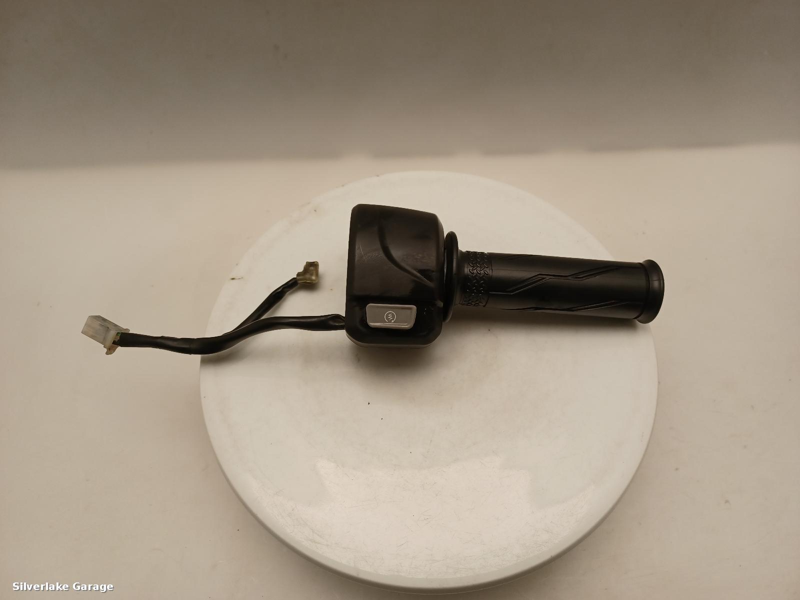 View Auto part RH Switch Gear YAMAHA TRICITY 125 2020