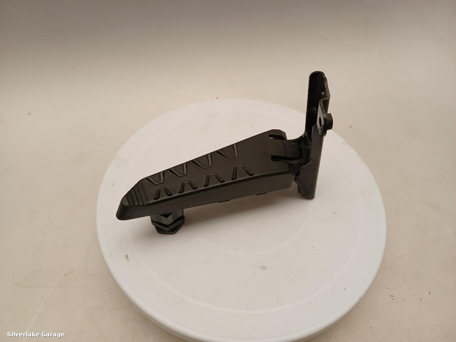 View Auto part LEFT_FOOTREST YAMAHA TRICITY 125 2020