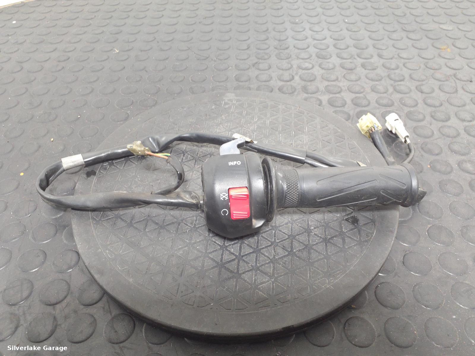 View Auto part RH Switch Gear YAMAHA MT 125 2015