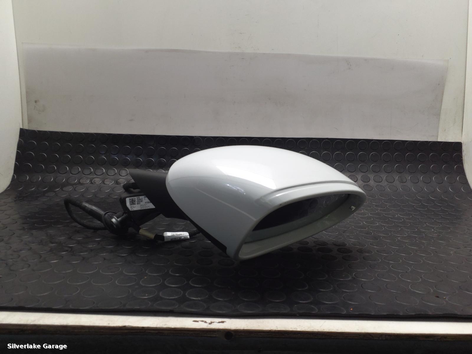 View Auto part R Door Mirror PORSCHE MACAN 2019
