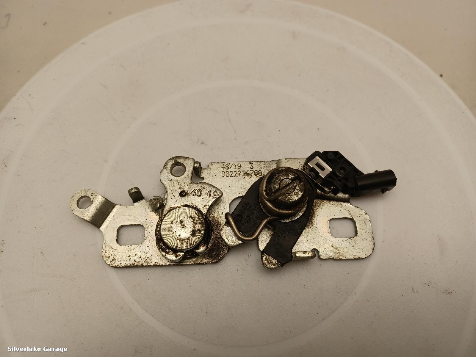 View Auto part Bonnet Latch PEUGEOT 208 2020
