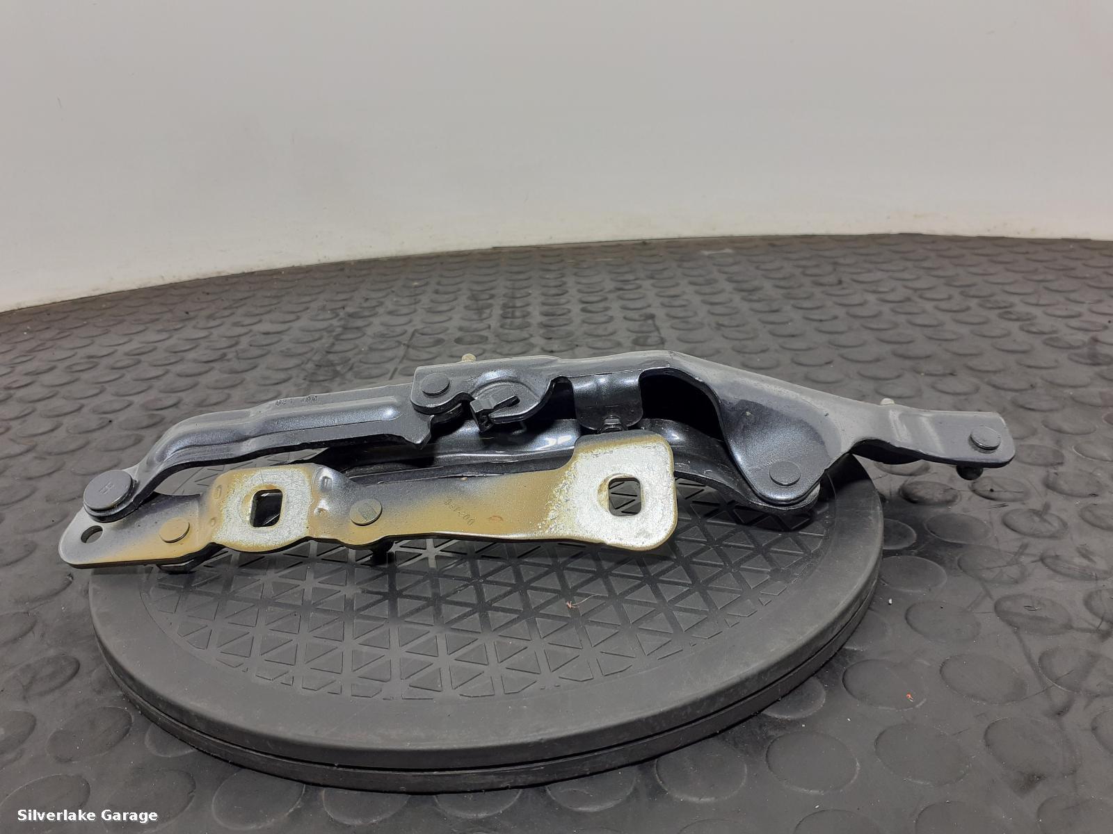 View Auto part Bootlid/Tailgate Hinge TESLA MODEL 3 2020