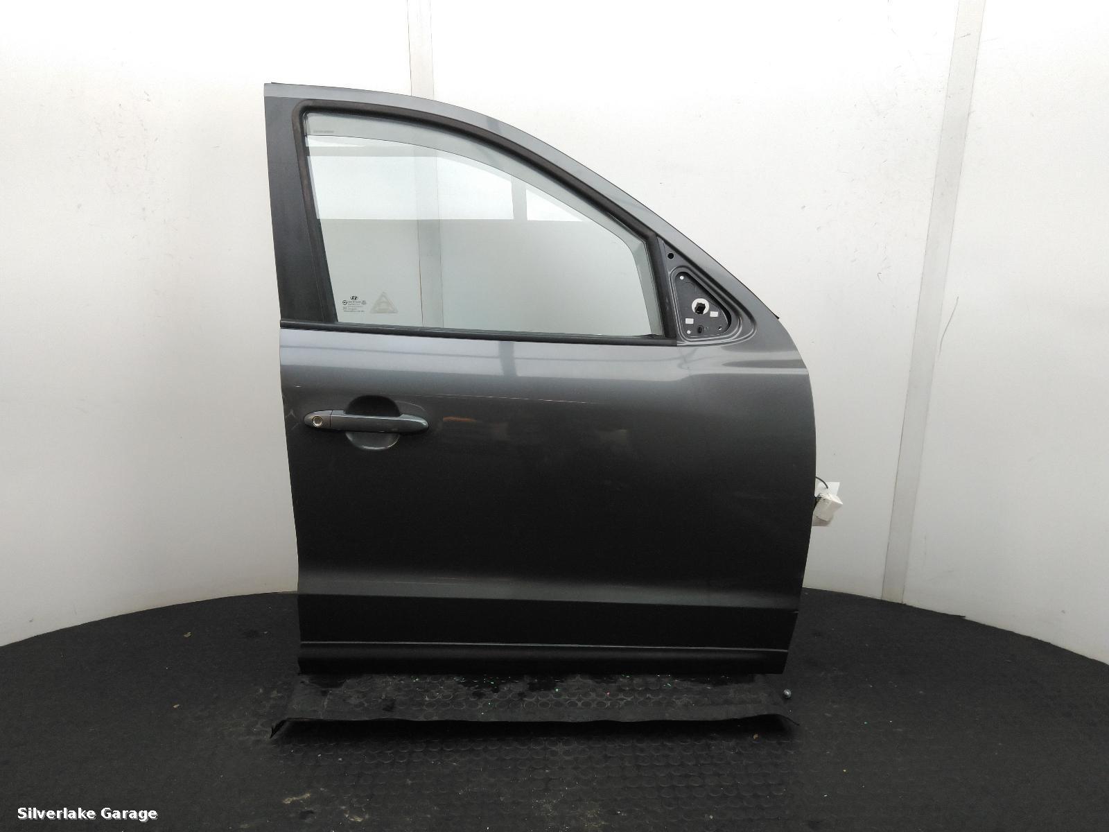 View Auto part R Front Door HYUNDAI SANTA FE 2009