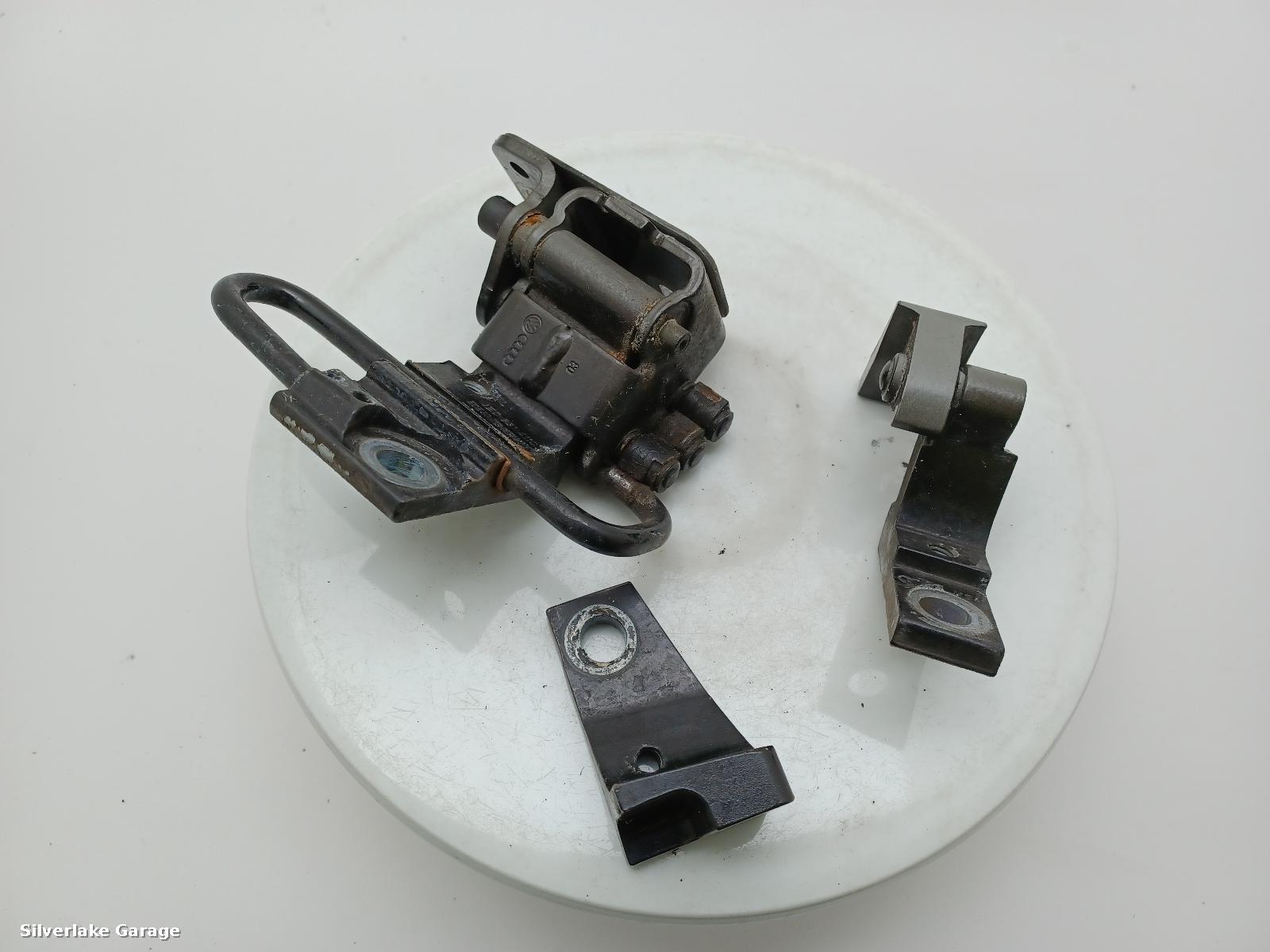 View Auto part Door Hinge AUDI R8 2014