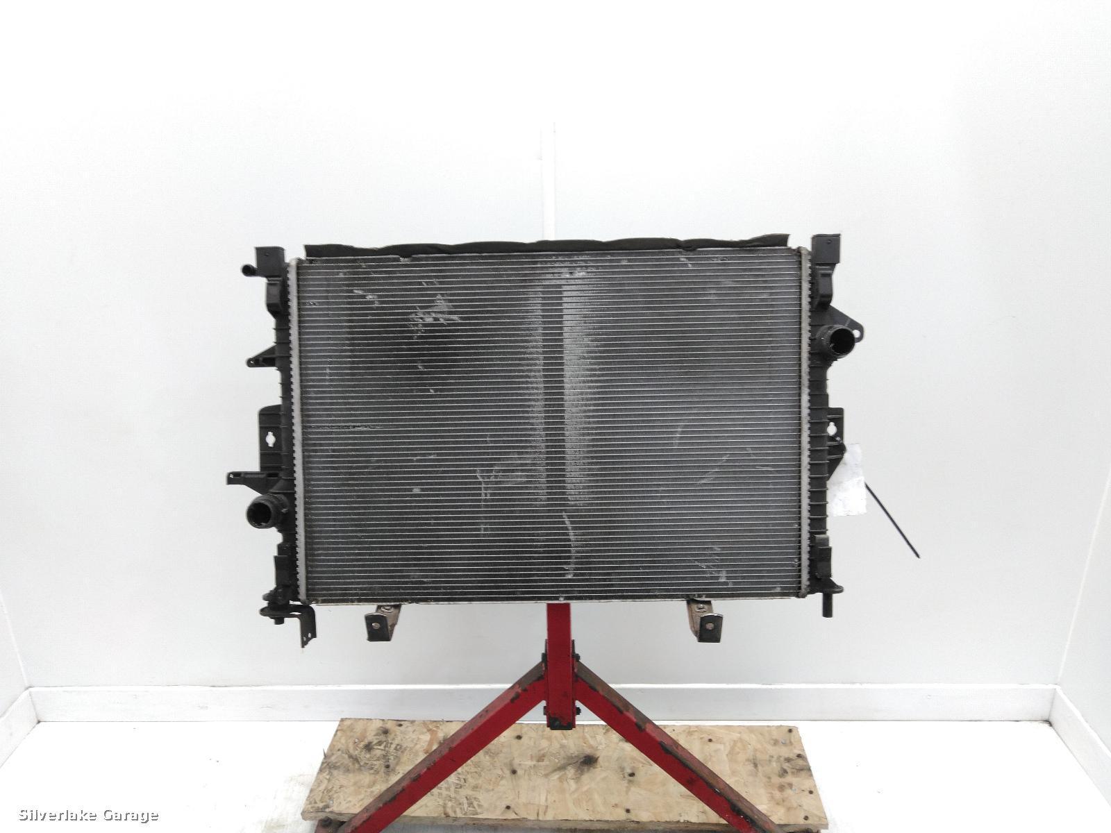 View Auto part Radiator VOLVO V40 2013