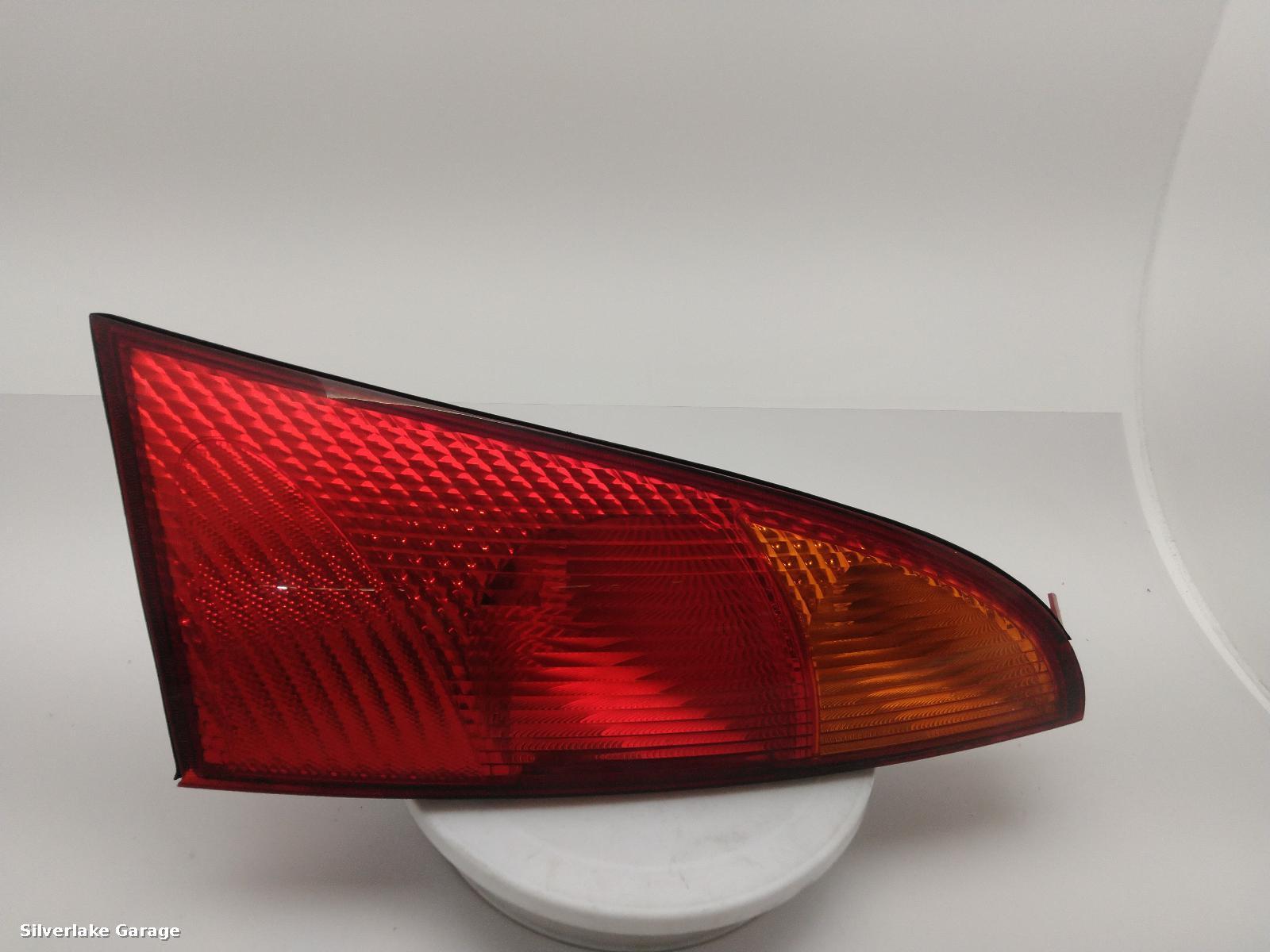 View Auto part R Taillight FORD FOCUS 2004