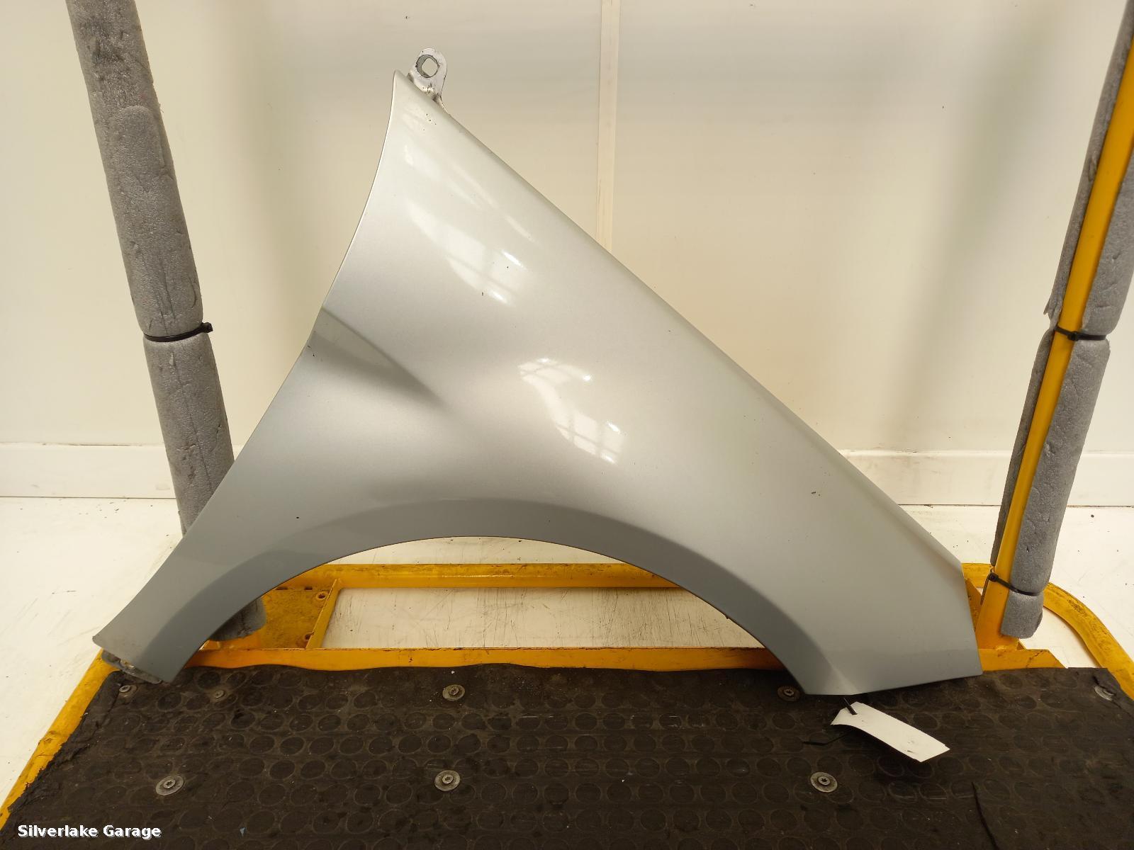 View Auto part R Wing MERCEDES B CLASS 2006