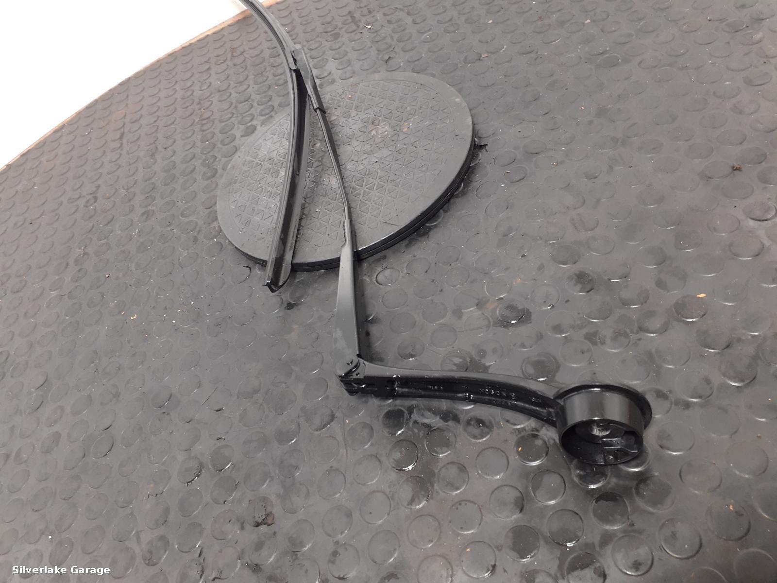View Auto part Wiper Arm ASTON MARTIN DB11 2019