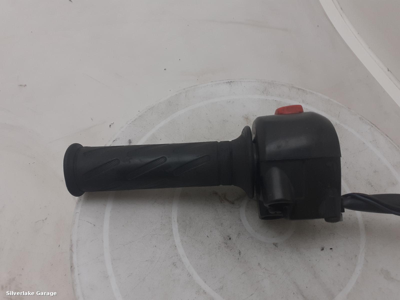 View Auto part RH Switch Gear SUZUKI GSXR 600 K1 2003