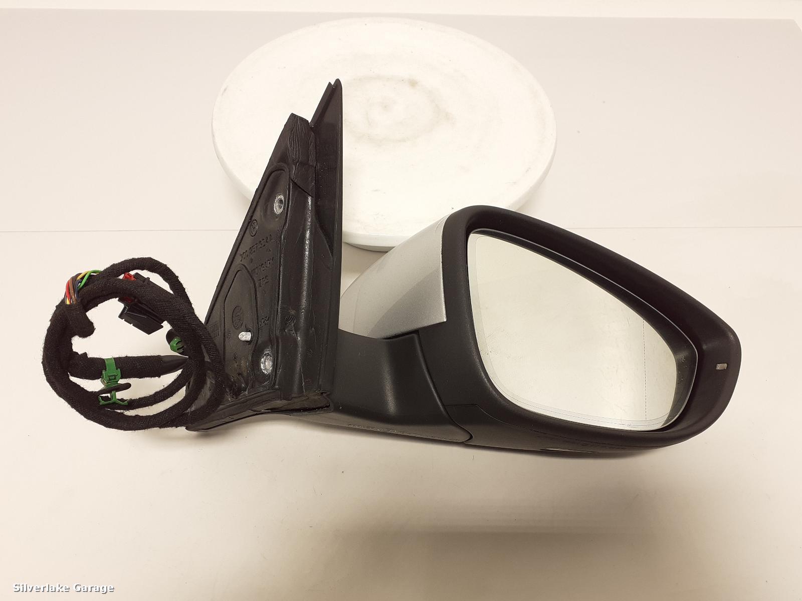 View Auto part R Door Mirror VOLKSWAGEN PASSAT 2013