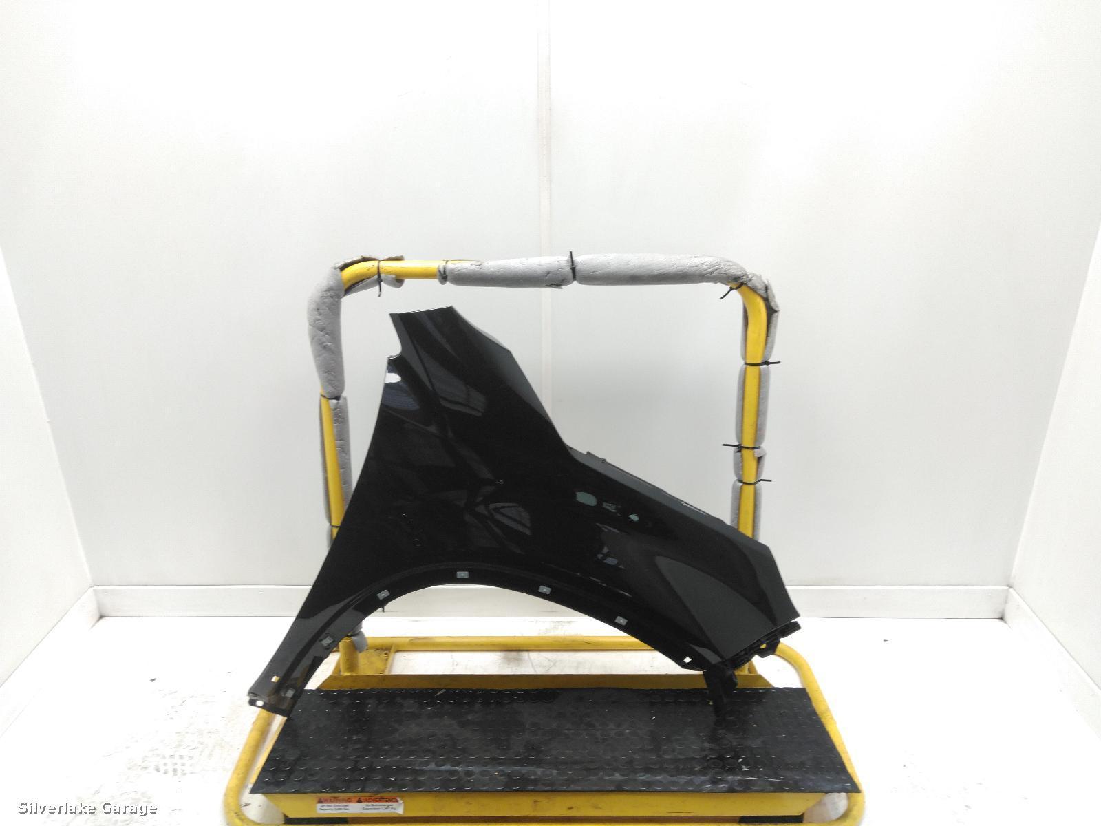 View Auto part R Wing KIA SORENTO 2011