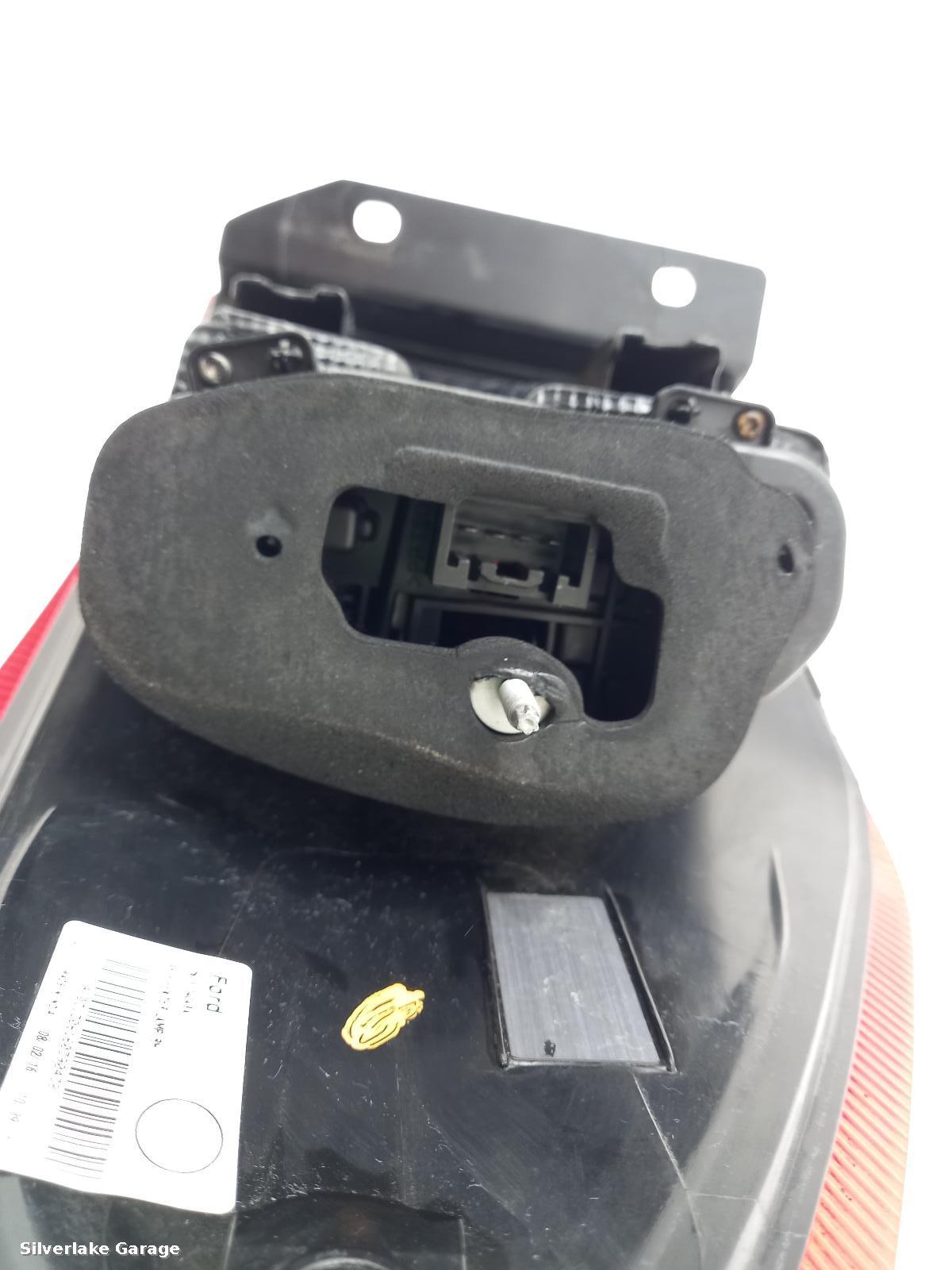 View Auto part R Taillight FORD ECOSPORT 2016