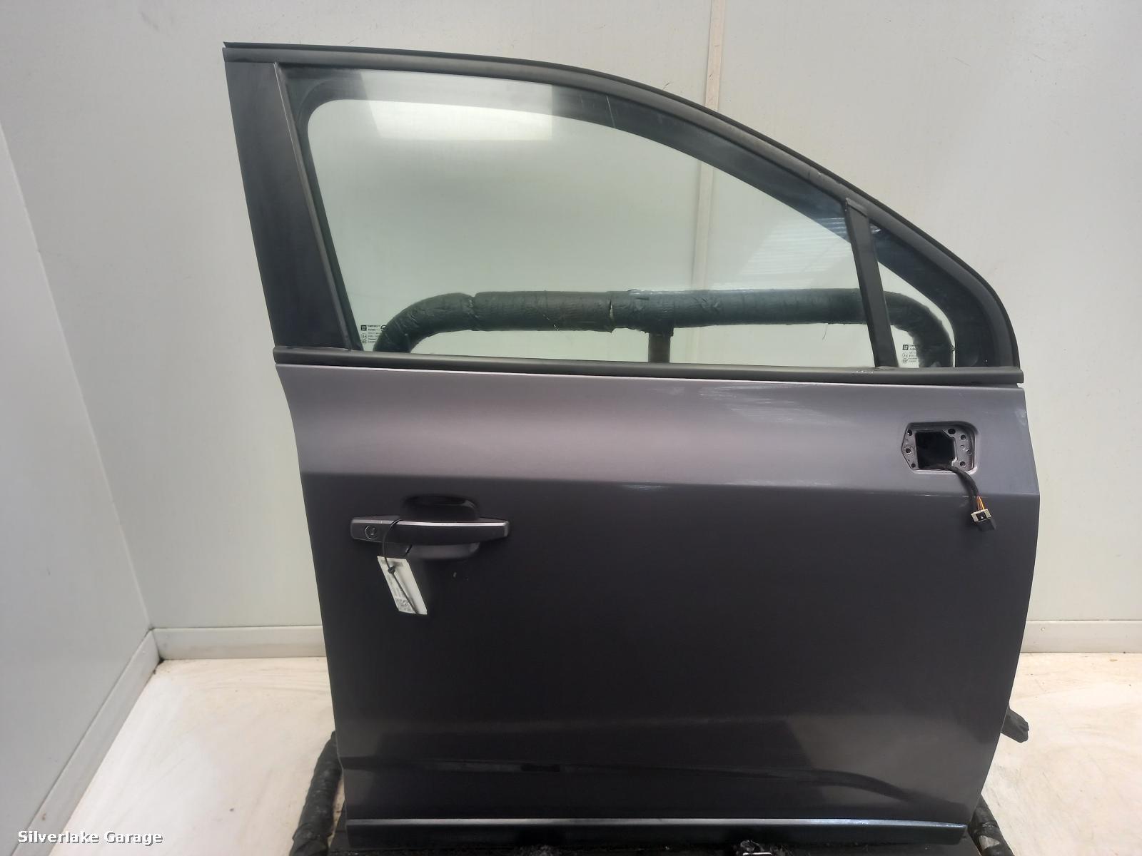 View Auto part R Front Door CHEVROLET ORLANDO 2012