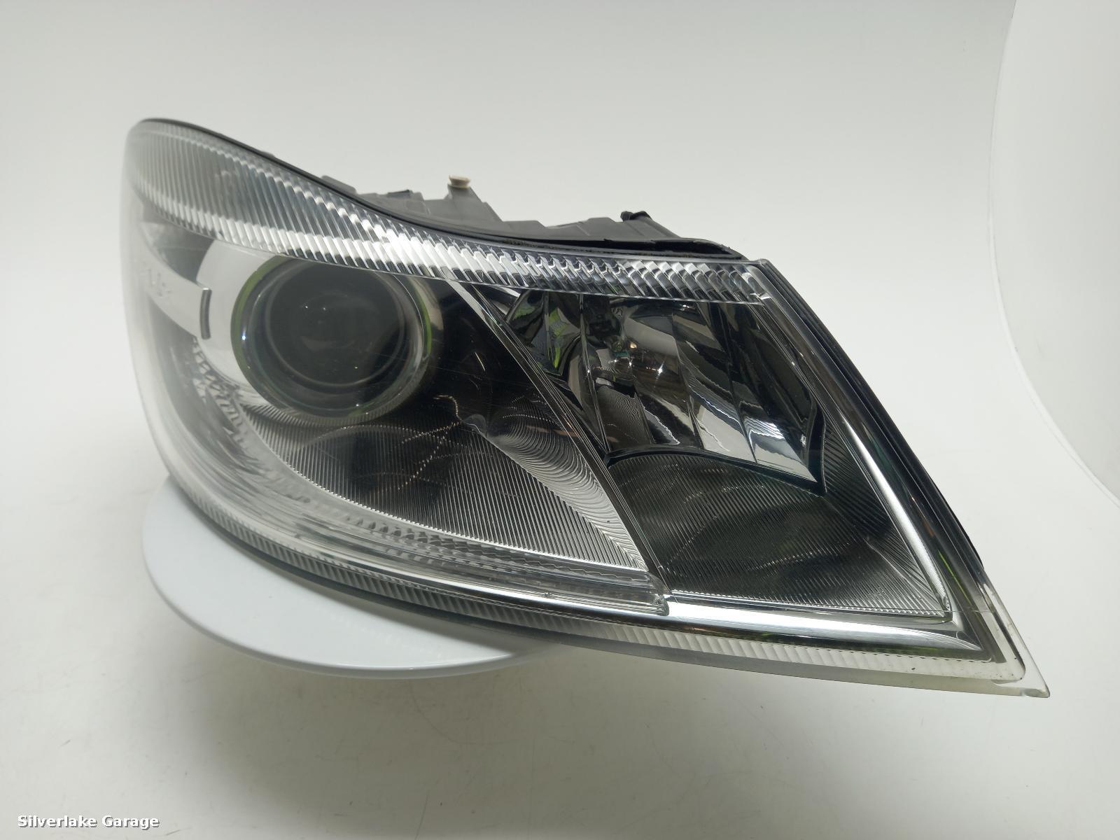 View Auto part R Headlamp SKODA OCTAVIA 2011