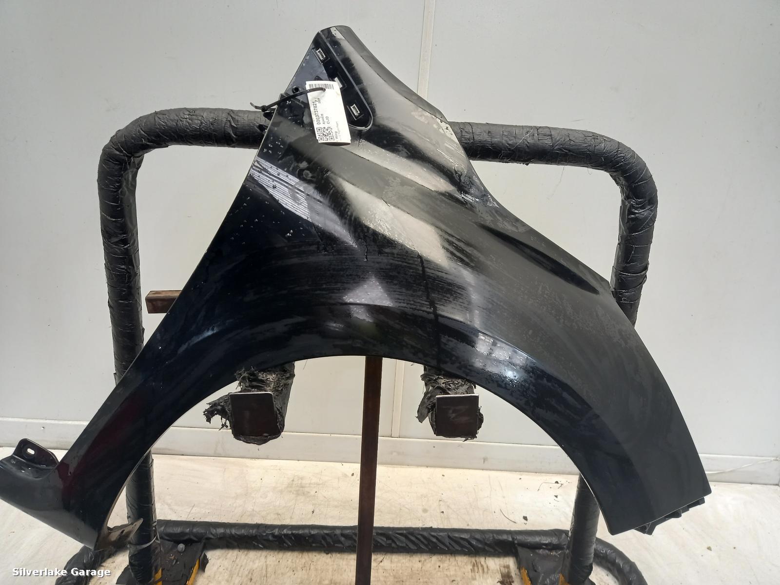 View Auto part R Wing RENAULT CLIO 2014