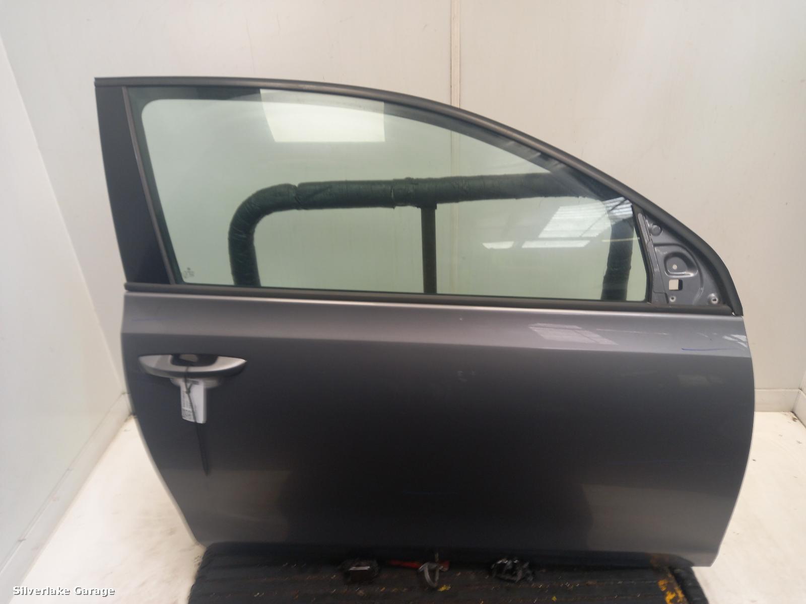 View Auto part R Front Door VOLKSWAGEN GOLF 2010