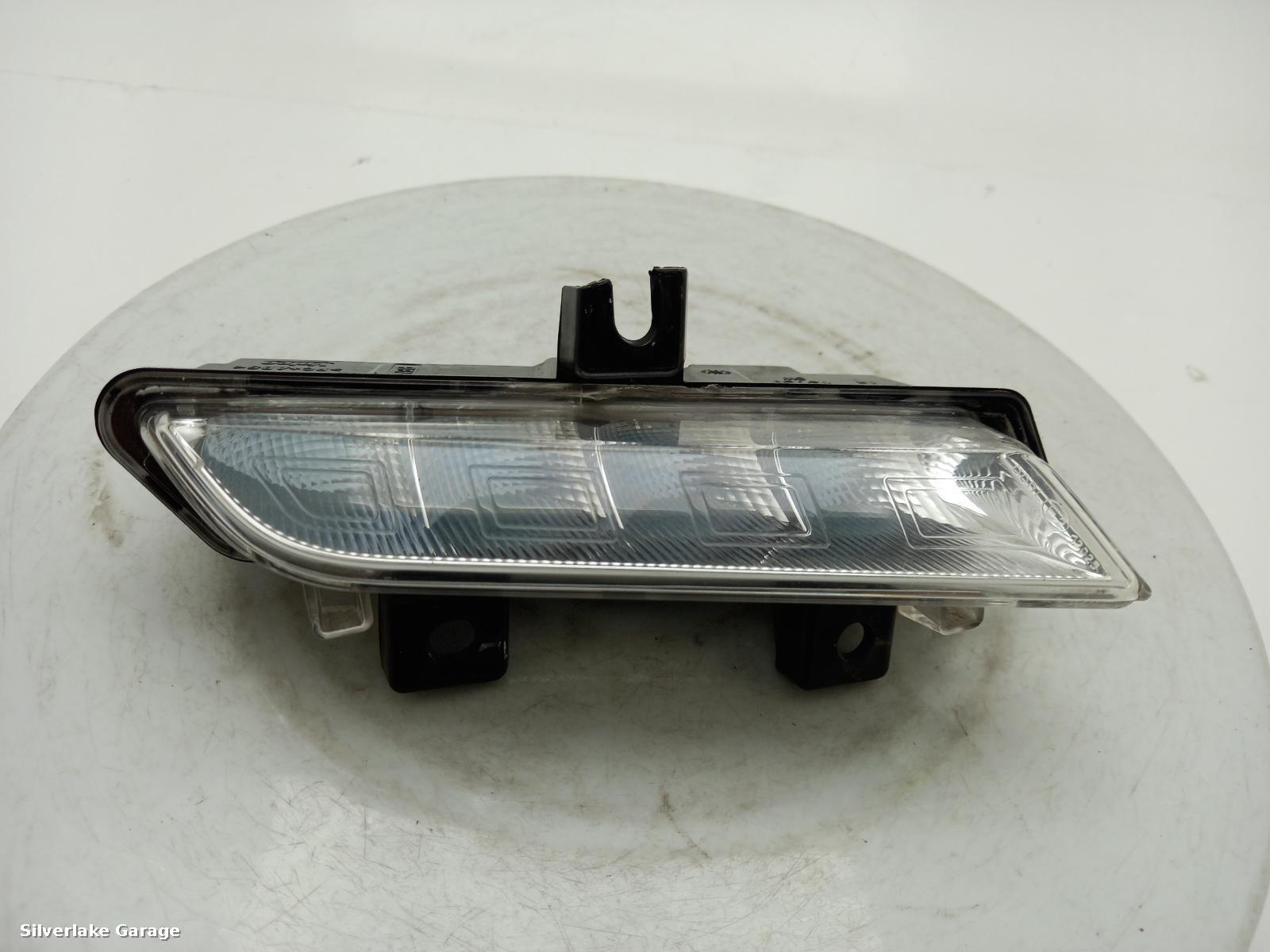 View Auto part R Sidelight/Daytime Running Light (DRL) RENAULT CLIO 2014