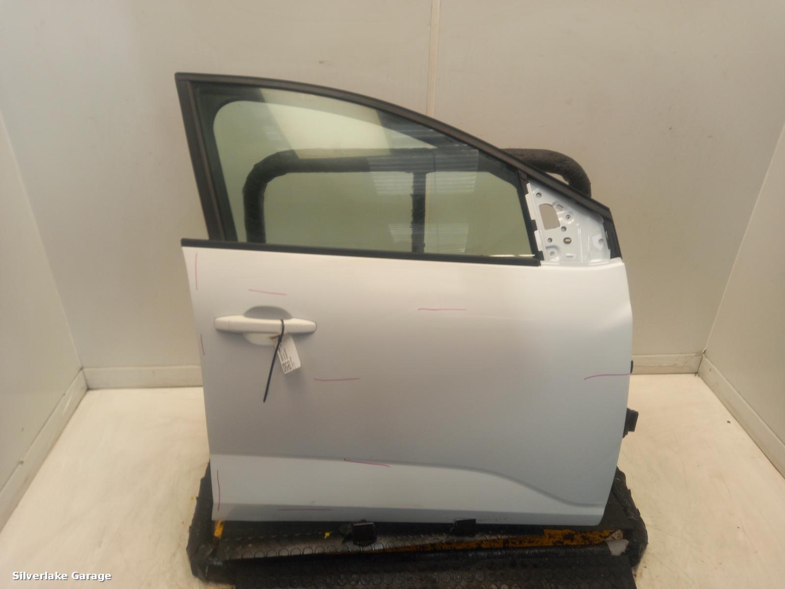 View Auto part R Front Door DACIA SANDERO 2024