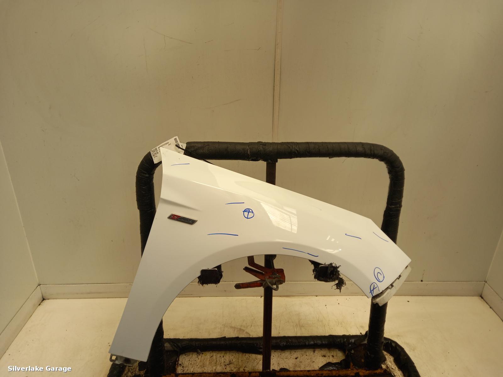 View Auto part R Wing FORD FOCUS 2017