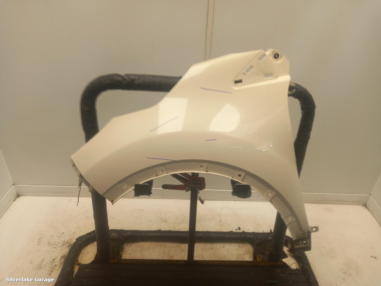 View Auto part L Wing RENAULT CAPTUR 2013